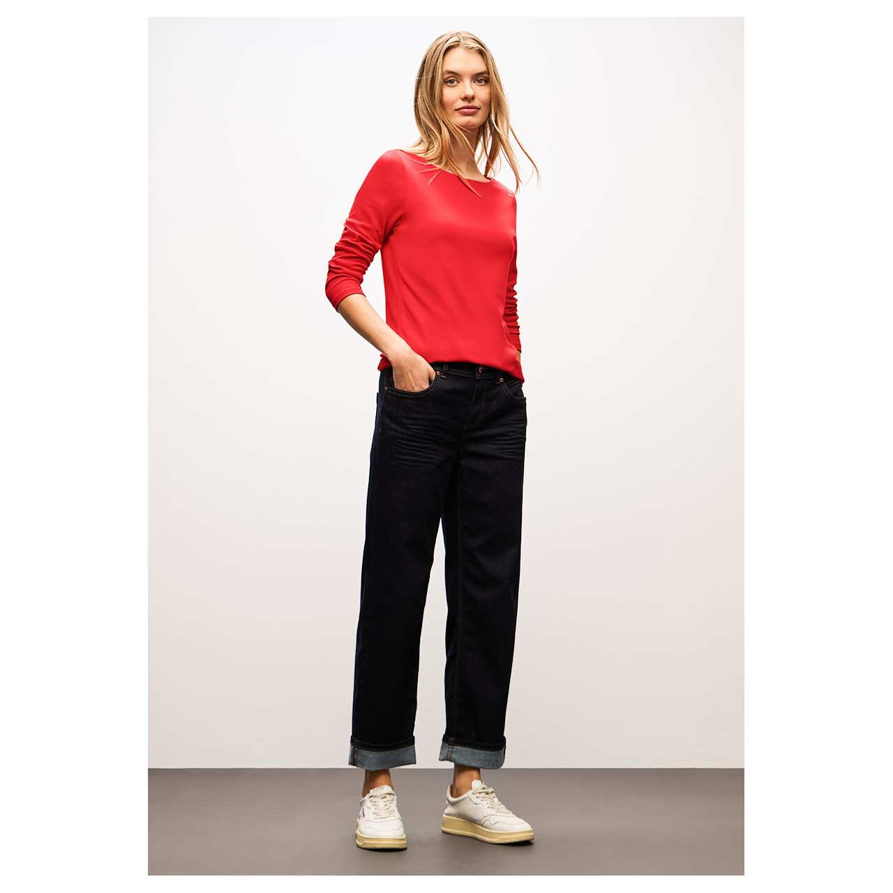 Damen Langarm Shirt Lanea von Street One in Rot, Ganzkörperansicht am Model