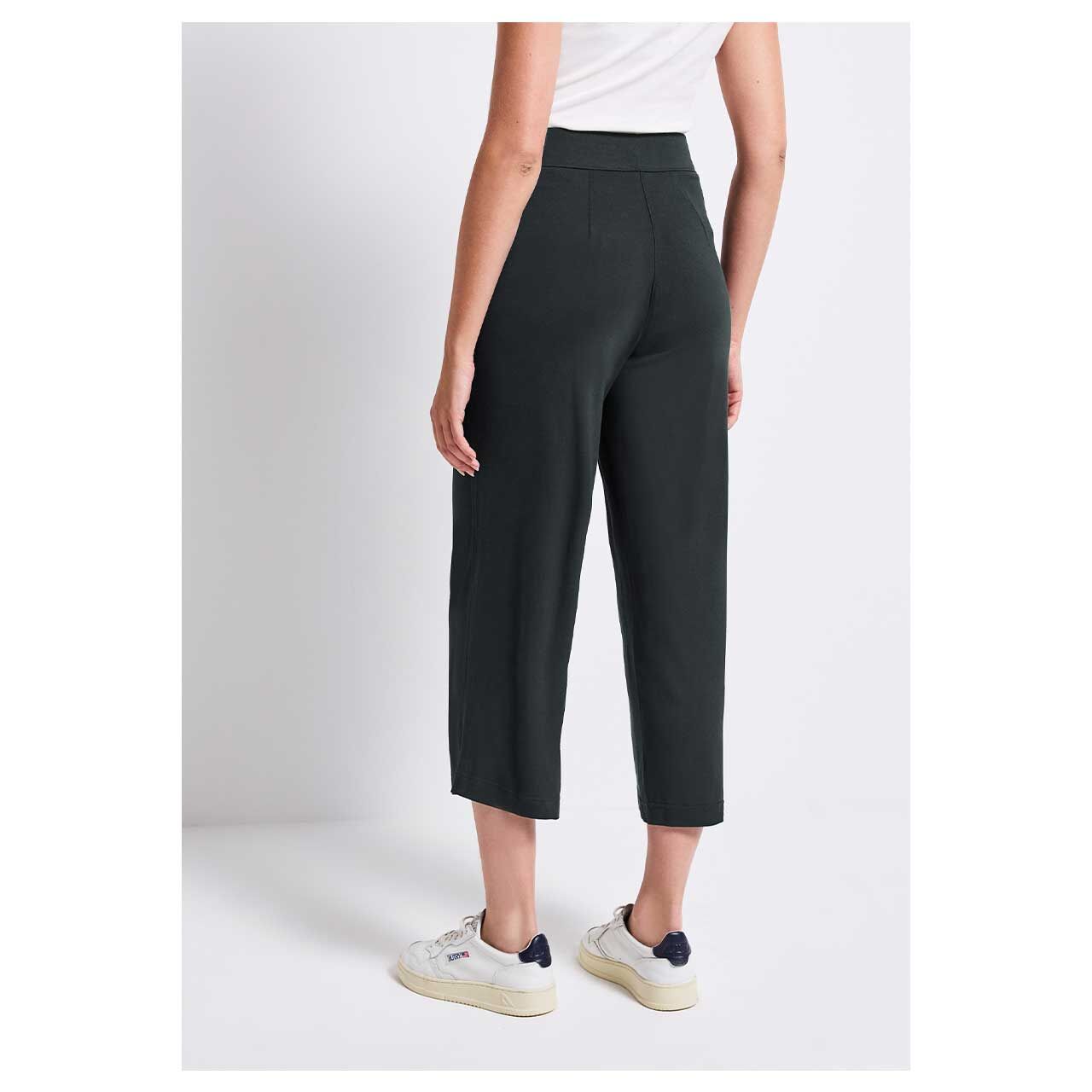 Stretch Damen 7/8 Hose Emee Wide Leg von Street One in Dunkelgrün mit der Farbnummer 16618, Rückansicht am Modell