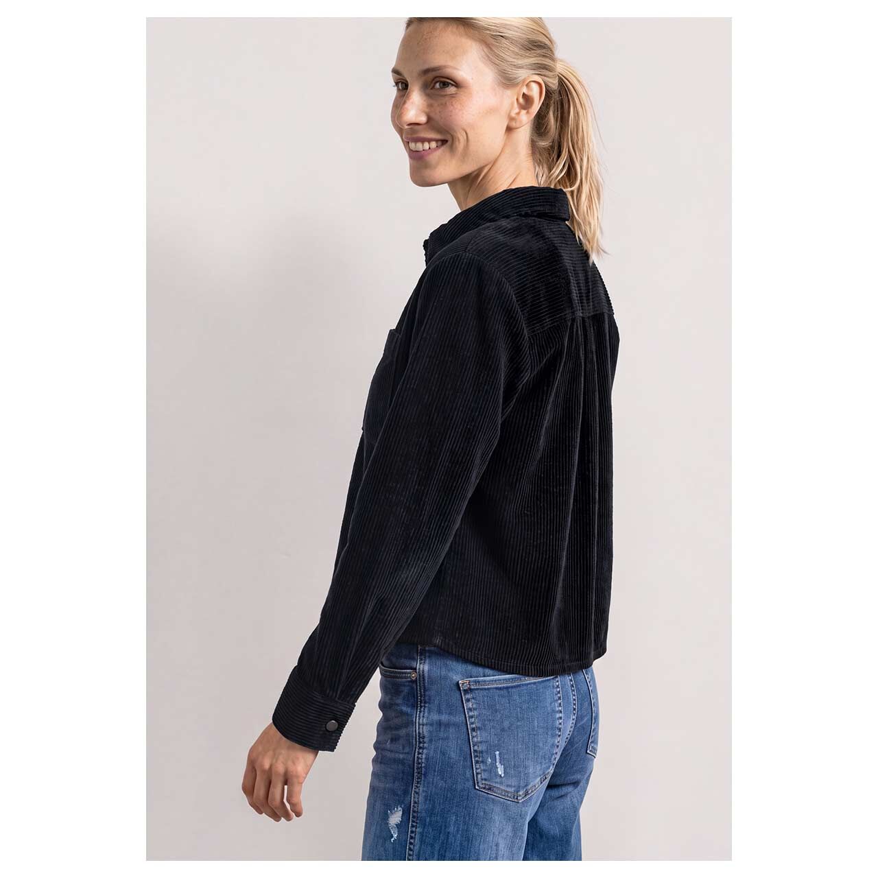 Damen Langarm Cord Bluse Corduroy Shirtcollar Button Detail von Street One in Dunkelblau, seitliche Rückansicht am Model