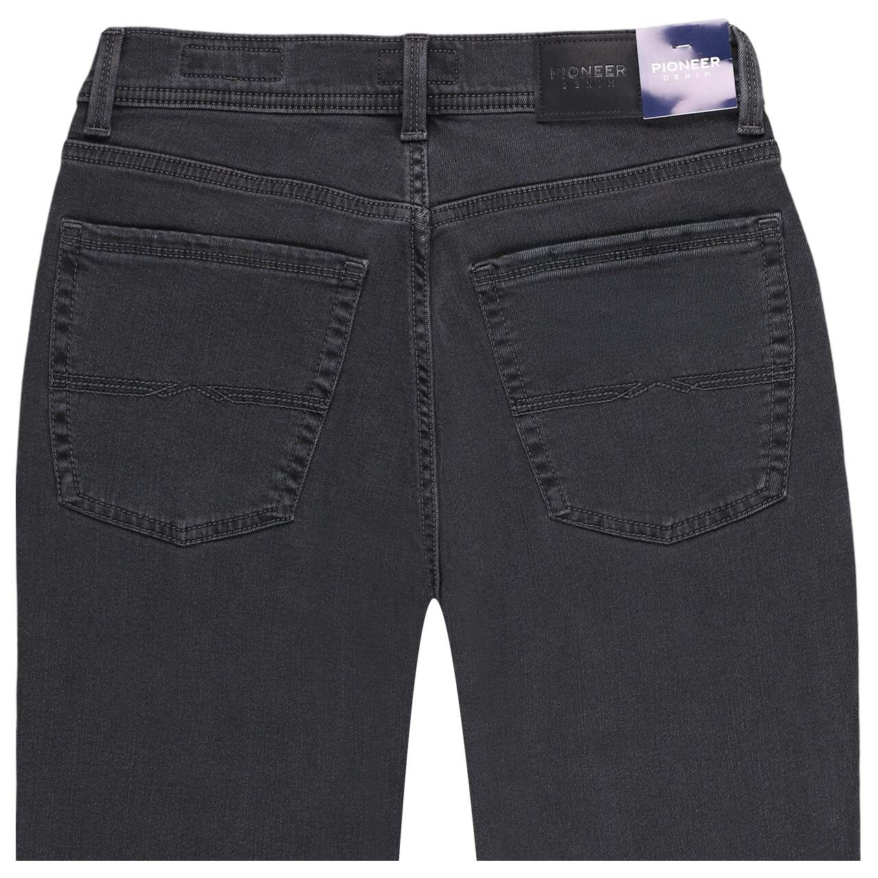 Stretch Herrenjeans Rando Megaflex in Dunkelgrau von Pioneer, detaillierte Rückansicht