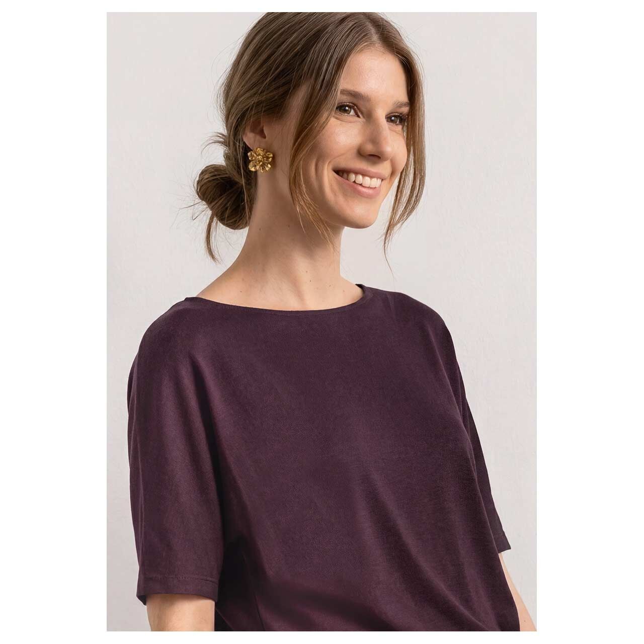 Damen T-Shirt Basic Bottom Cuff von Street One in Lila, detaillierte Vorderansicht am Model