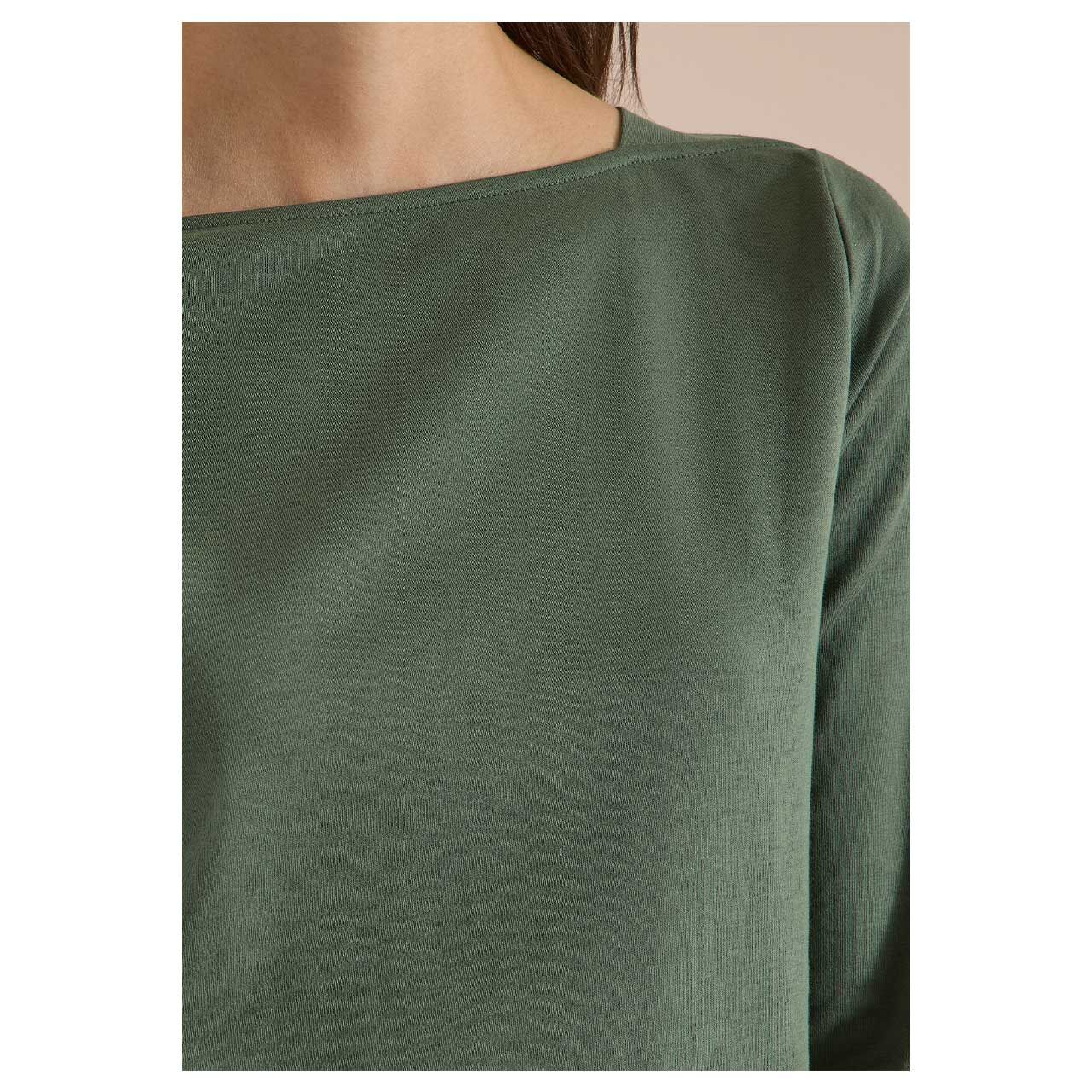 Damen 3/4 Arm Shirt Basic Boatneck von Cecil in Olivgrün, detaillierte Vorderansicht am Model