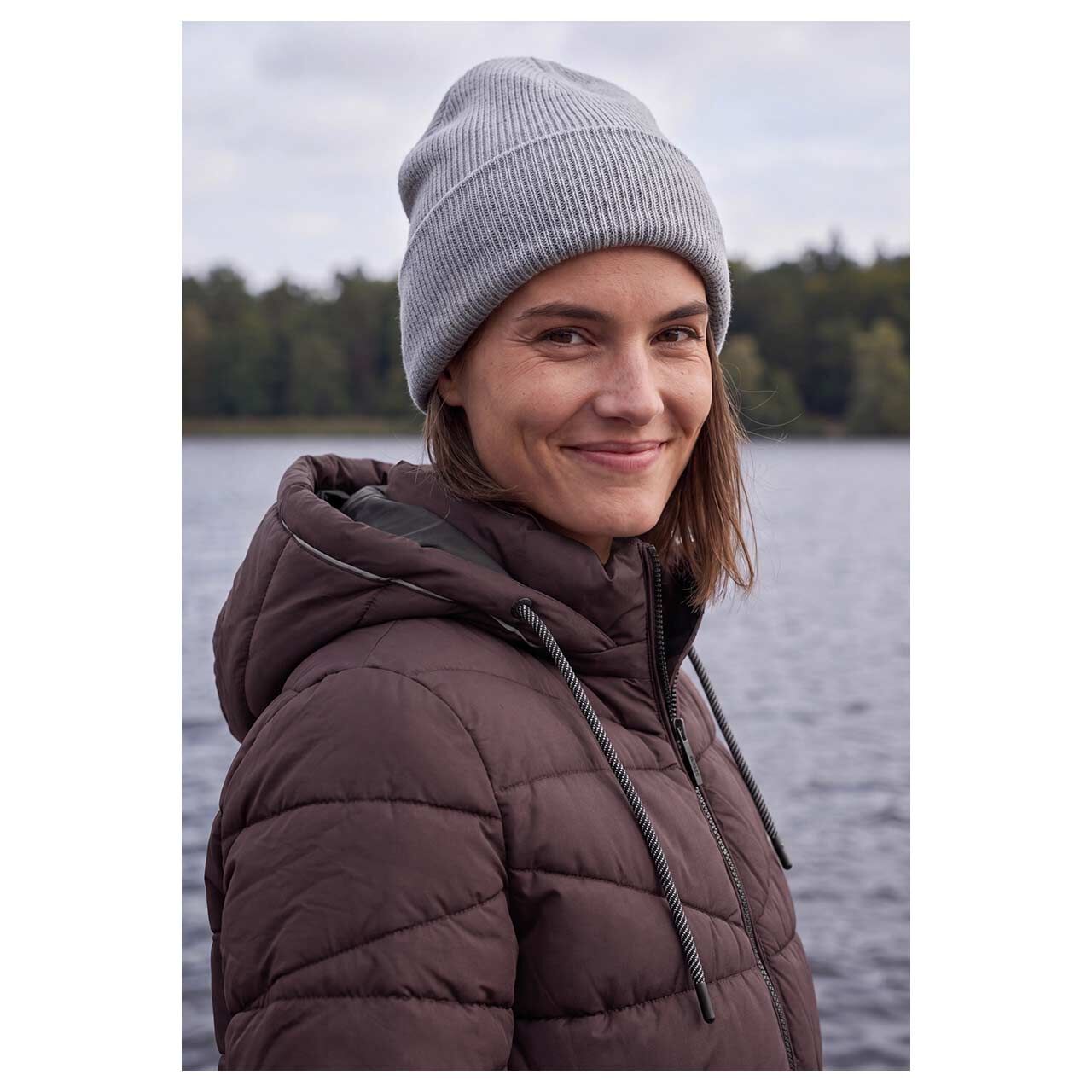 Damen Jacke Sportive Padded Jacket von Cecil in Weinrot, detaillierte Vorderansicht am Model