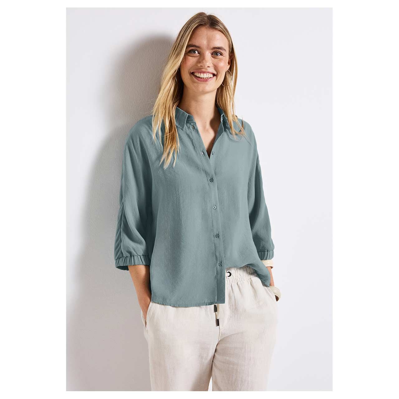Damen 3/4 Arm Bluse Shirtcollar von Street One in Blau, Vorderansicht am Modell