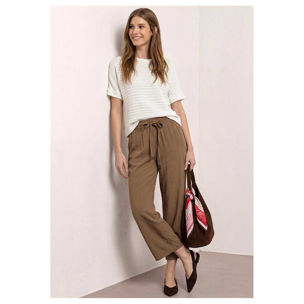 Stretch Damen 7/8 Hose Emee Wide Leg von Street One in Braun, Ganzkörperansicht am Model