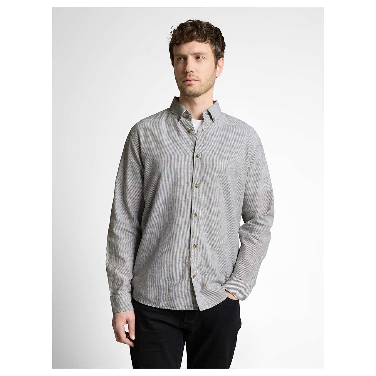 Herren Leinen Langarm Hemd von Tom Tailor in Grün-Grau gestreift, Vorderansicht am Model
