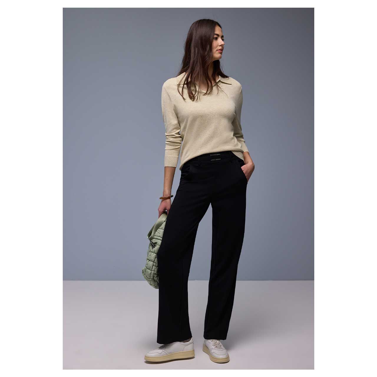 Damen Pullover Polo Basic Sweater von Street One in Beige, Ganzkörperansicht am Model