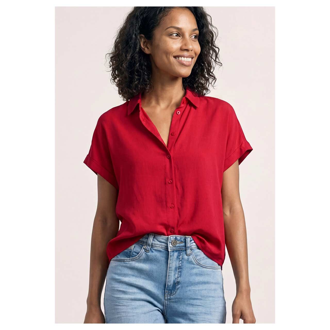Damen Kurzarm Bluse Shirtcollar von Street One in Rot, Vorderansicht am Model