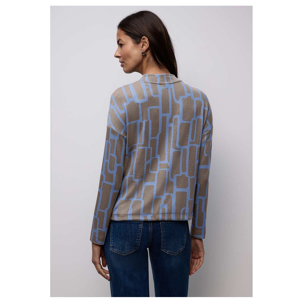 Damen Langarm Shirt Dessin Turtle Neck von Street One in Hellblau mit Print, Rückansicht am Model