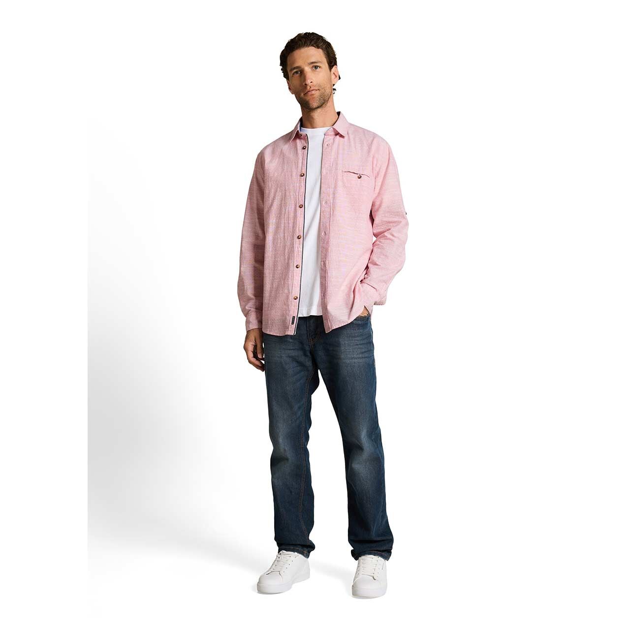 Herren Langarm Hemd von Tom Tailor in Rot mit Print, Ganzkörperansicht am Model