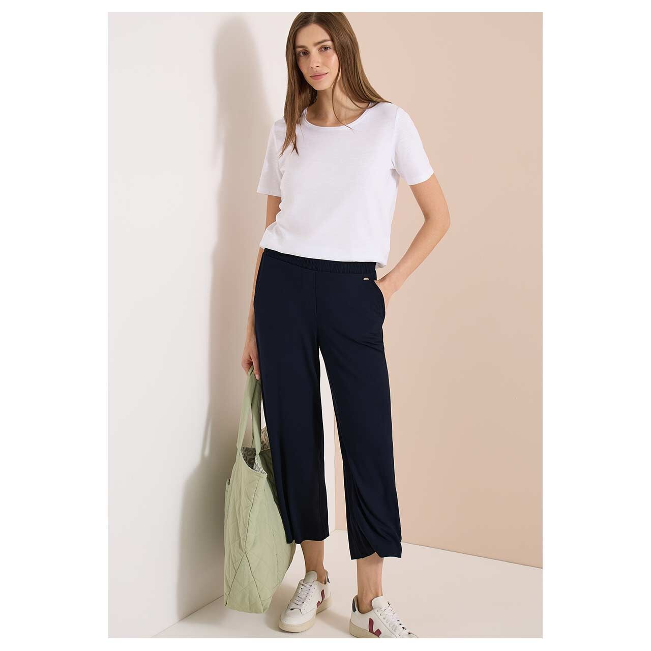 Damen 3/4 Hose Neele Basic Jersey von Cecil in Dunkelblau, Ganzkörperansicht am Model