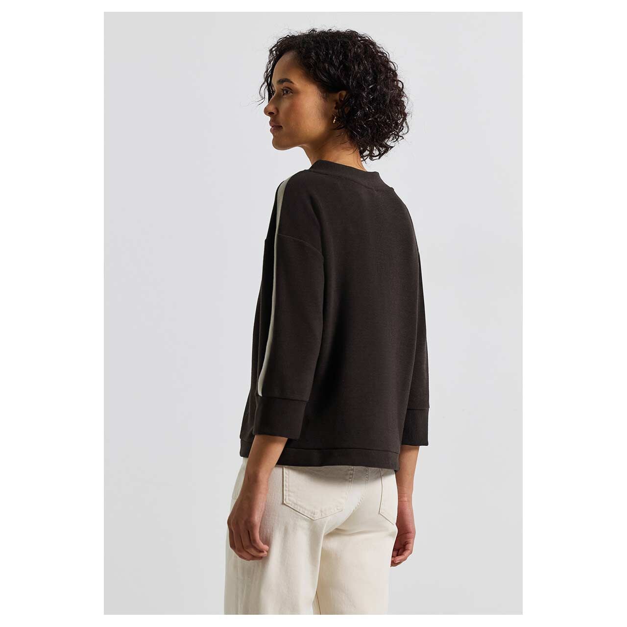 Damen 3/4 Arm Shirt Ottoman Kick von Street One in Dunkelbraun, Rückansicht am Model
