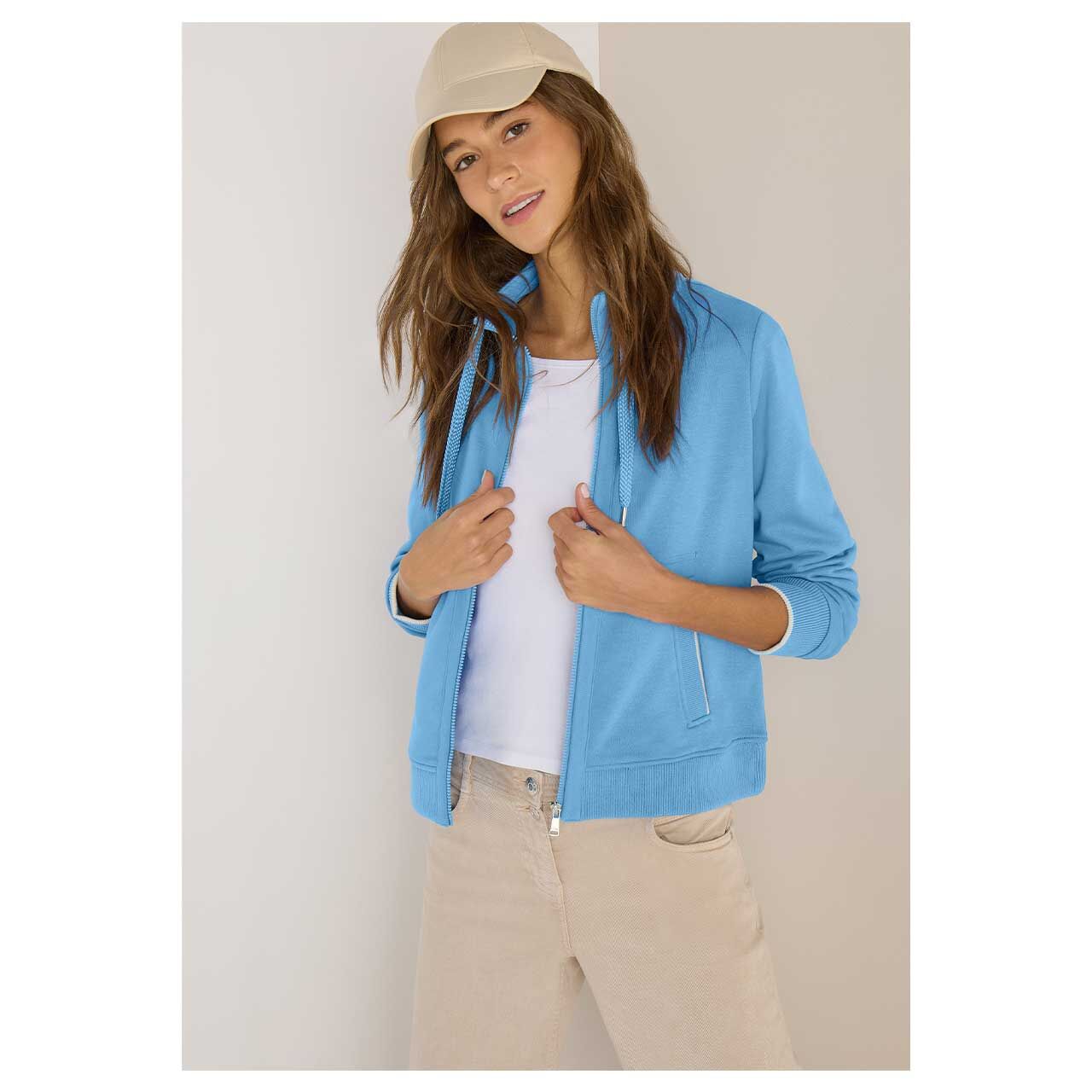 Damen Sweatjacke Welt Pockets von Cecil in Blau, Vorderansicht am Model