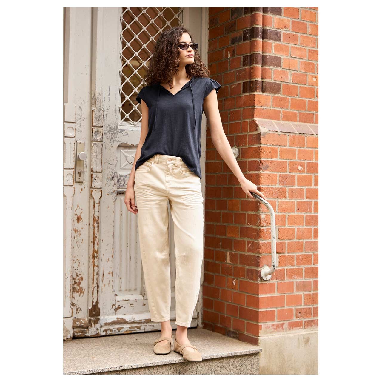 Damen T-Shirt Frill Neck von Street One Studio in Dunkelblau meliert, Ganzkörperansicht am Model