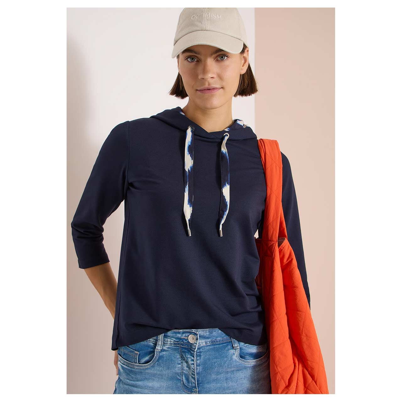 Damen 3/4 Arm Hoodie Sweatshirt Mix von Cecil in Dunkelblau mit Print, detaillierte Vorderansicht am Model