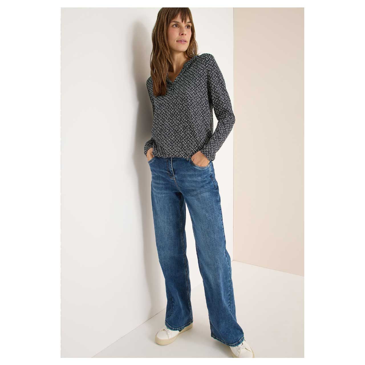 Damen Langarm Shirt Geometric Tunic von Cecil in Greige mit Print, Ganzkörperansicht am Model