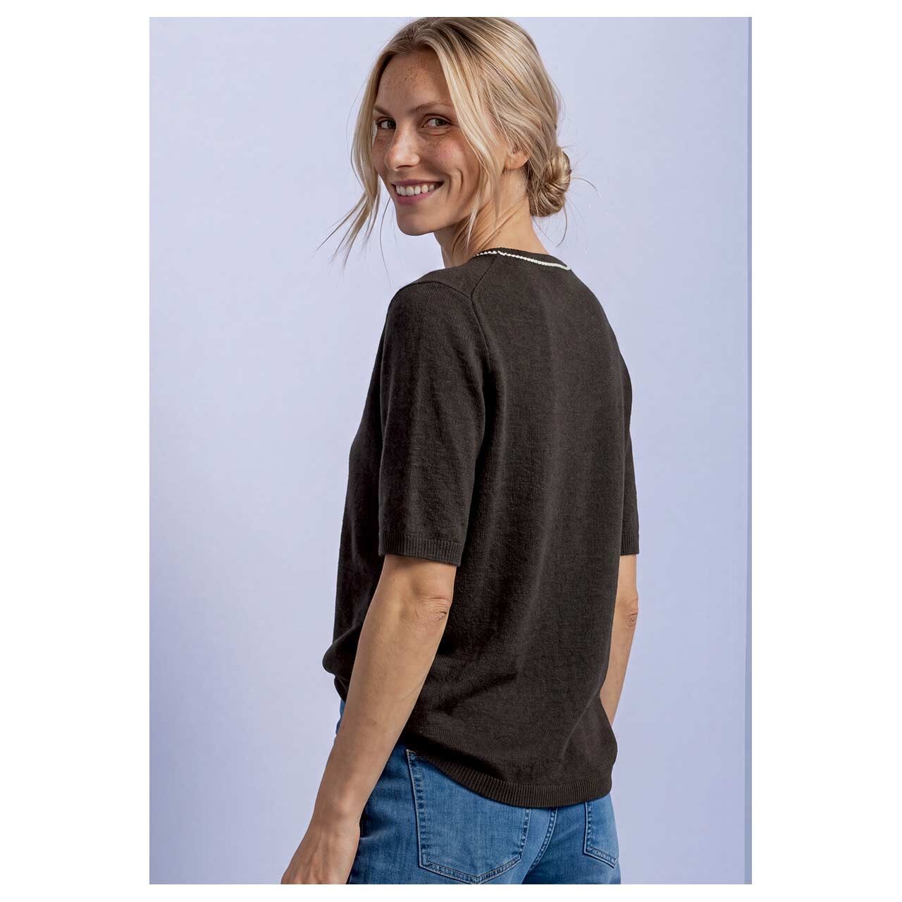 Damen Kurzarm Pullover Cosy Sweater Collar Detail von Street One in Dunkelbraun meliert, Rückansicht am Model