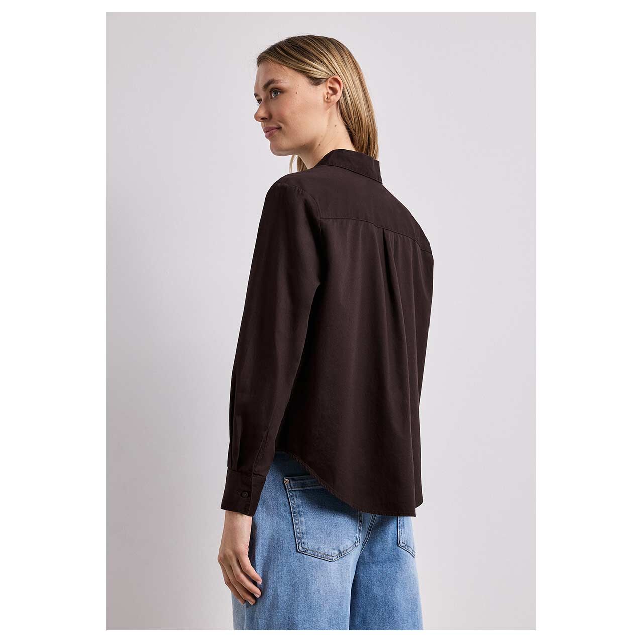 Damen Langarm Bluse Cotton Shirtcollar von Street One in Dunkelbraun, Rückansicht am Model