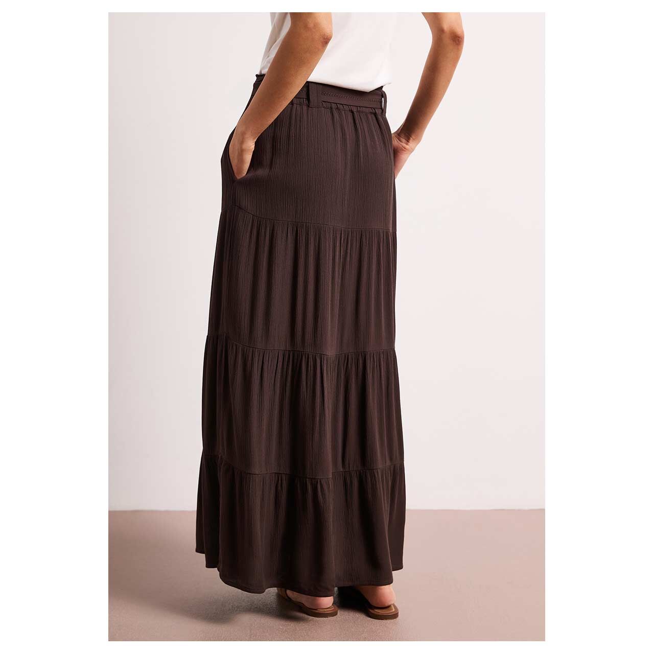Damen Rock Maxi Volant von Street One in Dunkelbraun, Rückansicht am Model