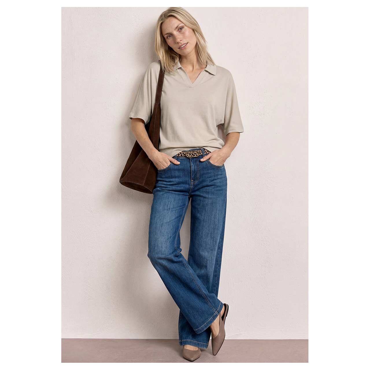 Damen T-Shirt Polo Bottom Cuff von Street One in Hellbeige, Ganzkörperansicht am Model