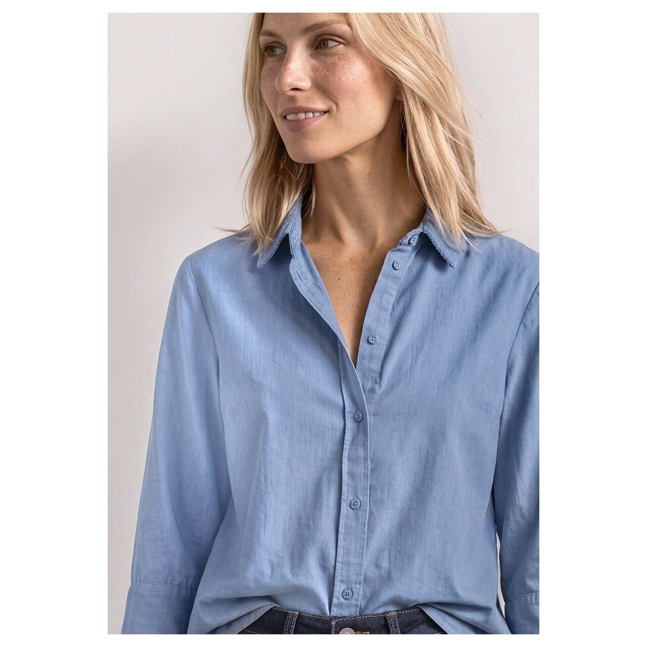 Damen 3/4 Arm Cord Bluse Corduroy Mix Shirtcollar von Street One in Hellblau, gestylte Ansicht am Model