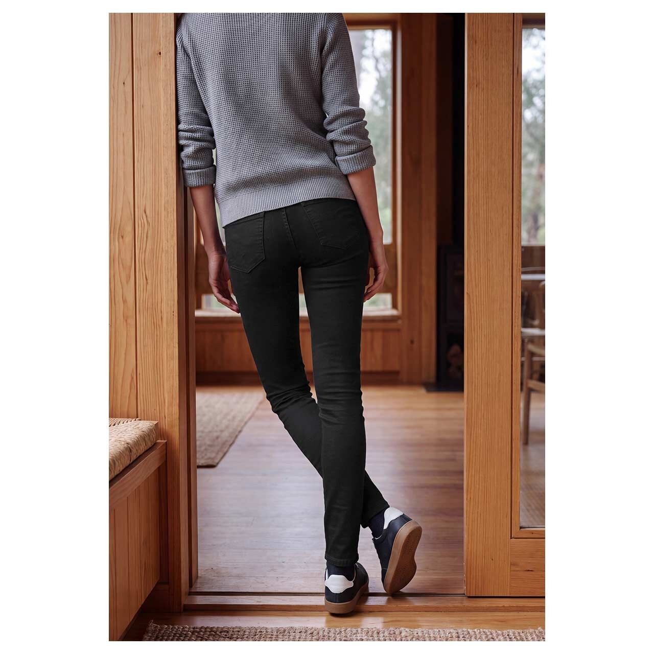 Damen Ankle Jeans Vicky von Cecil in Schwarz, Rückansicht am Model