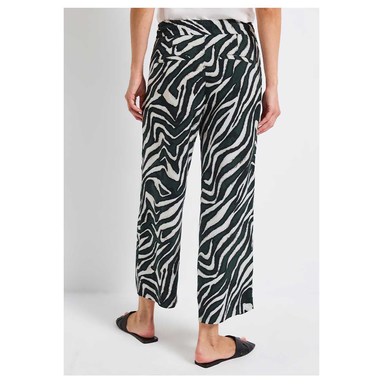 Damen Hose Emee Wide Leg 7/8 von Street One in Dunklegrün mit Print, Rückansicht am Modell