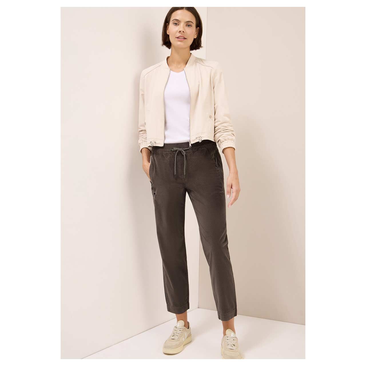 Damen Cordhose Tracey von Cecil in Grau-Braun, Vorderansicht am Model