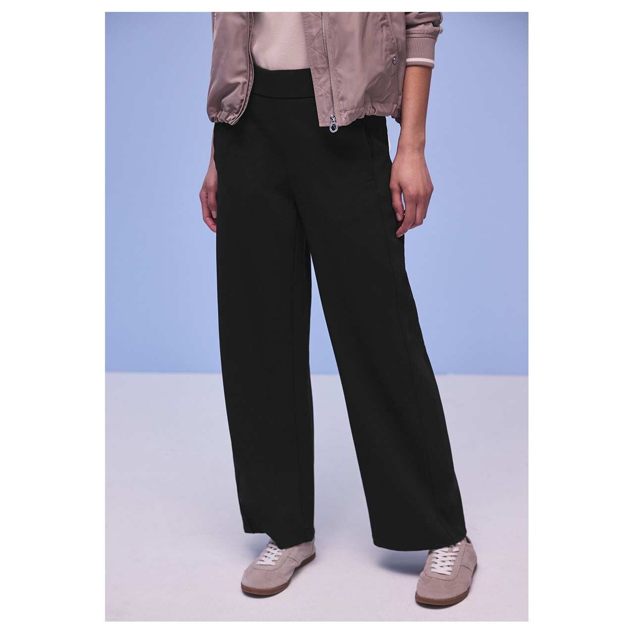 Stretch Damenhose Wide Leg von Street One in Schwarz, Vorderansicht am Model