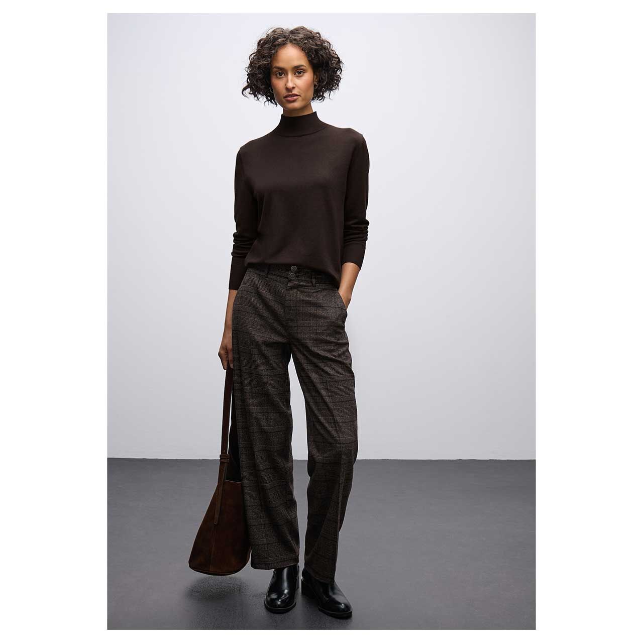 Damen Rollkragen Pullover Turtle Sweater von Street One in Dunkelbraun, Vorderansicht am Model