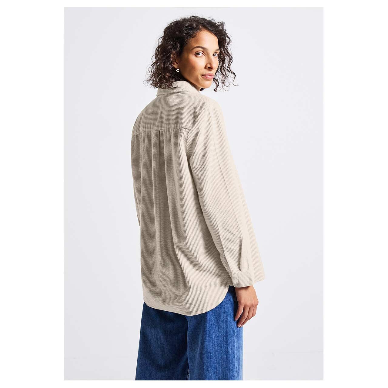 Damen Langarm Cord Long Bluse Corduroy von Cecil in Hellbeige, Rückansicht am Model