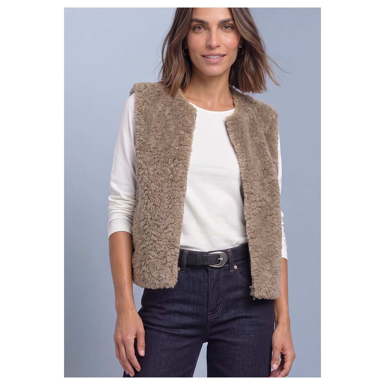 Damen Weste Fake Fur von Street One in Beige, Vorderansicht am Model