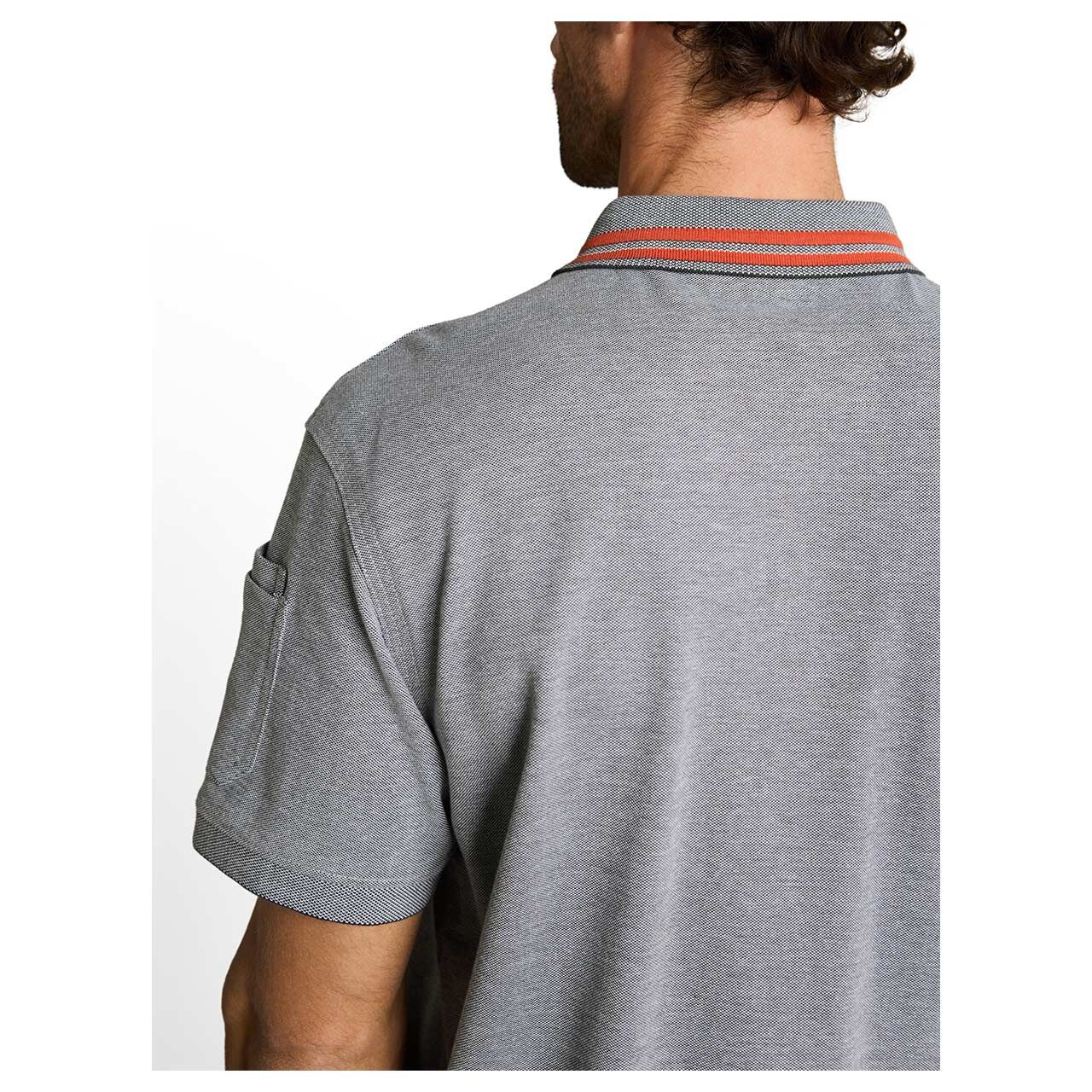 Herren Piqué Poloshirt von Tom Tailor in Grau meliert, detaillierte Vorderansicht am Model