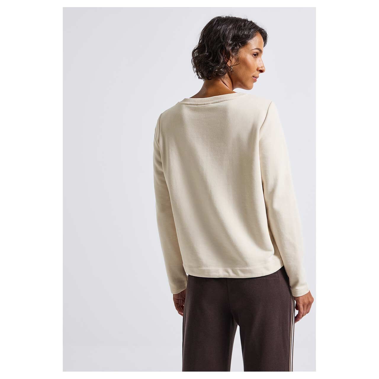 Damen Pullover Crewneck von Street One in Cremeweiß, Rückansicht am Model