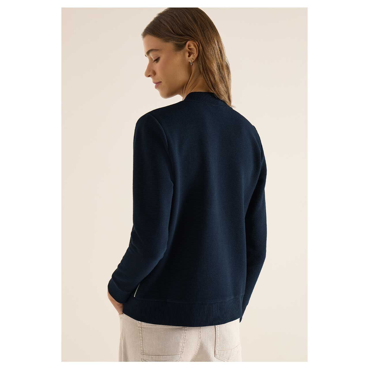 Damen Shirtjacke Ottoman Piping von Cecil in Dunkelblau, Rückansicht mit Model