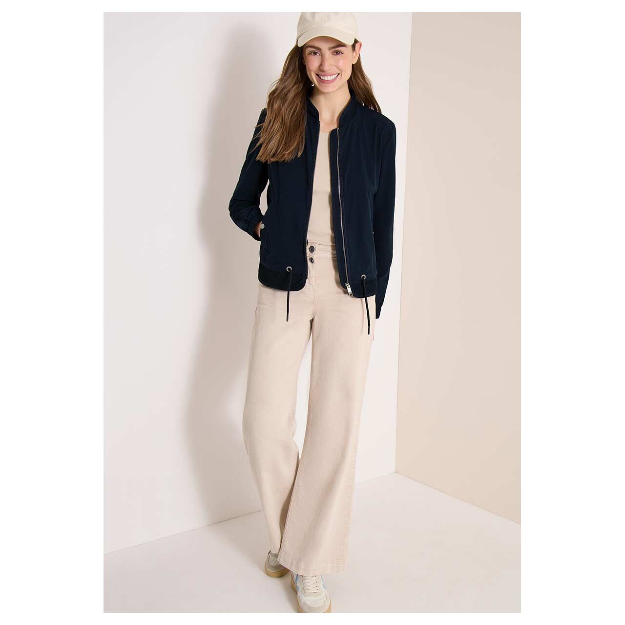 Damen Jacke Blouson Mesh Details von Cecil in Dunkelblau, Ganzkörperansicht am Model