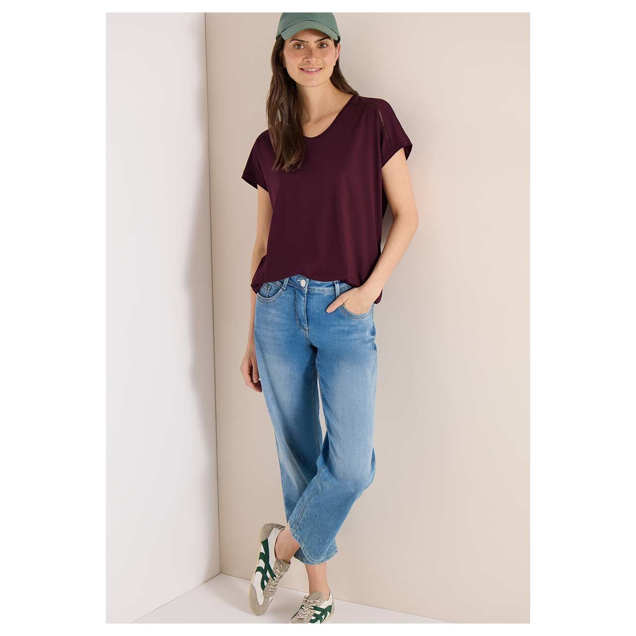 Damen T-Shirt Solid Lace Shoulder von Cecil in Weinrot, Ganzkörperansicht am Model