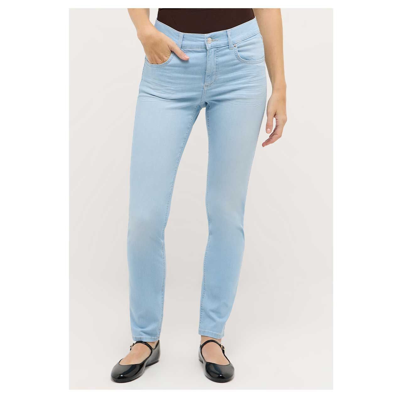 Stretch Damenjeans Cici von Angels in Hellblau angewaschen, Vorderansicht am Model