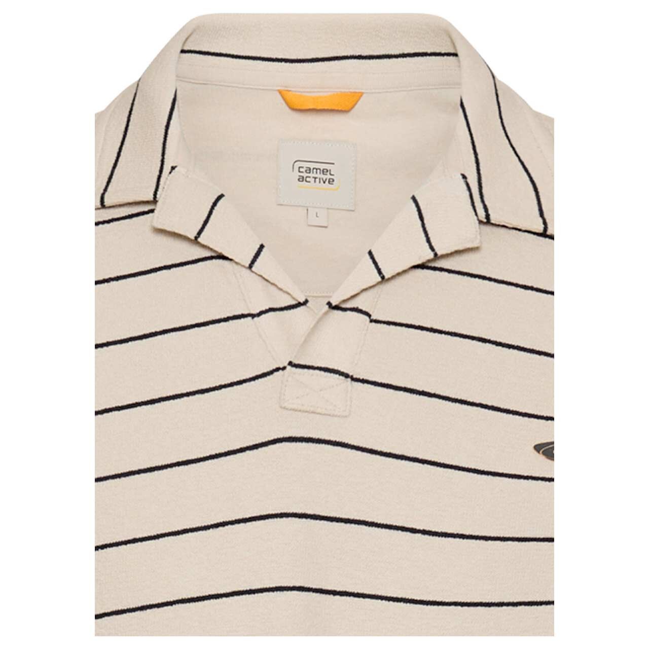 Herren Poloshirt von Camel active in Beige gestreift, detaillierte Vorderansicht Kragen