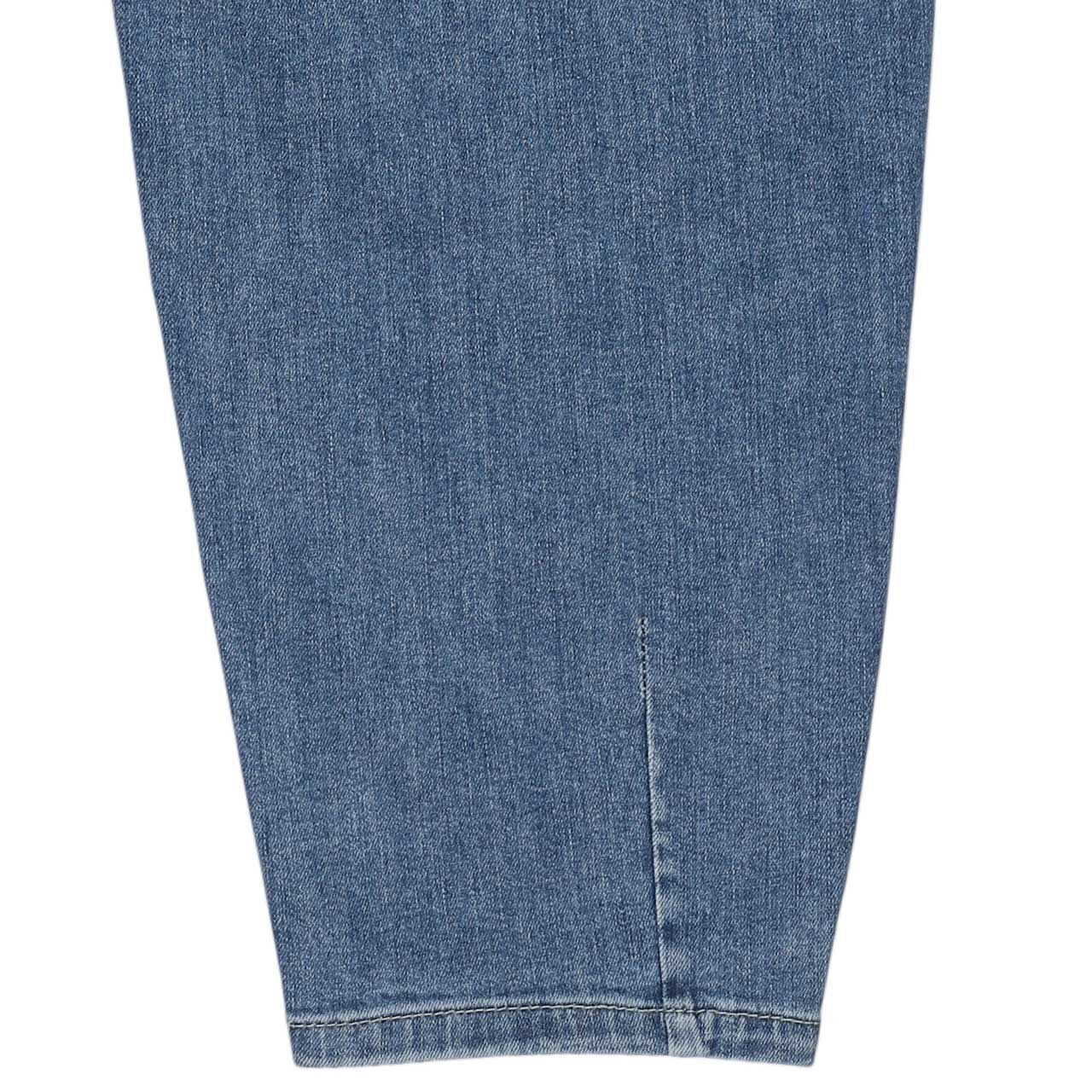 Damenjeans Kelly Balloon von Blue Fire in Hellblau angewaschen, Detailansicht Saum