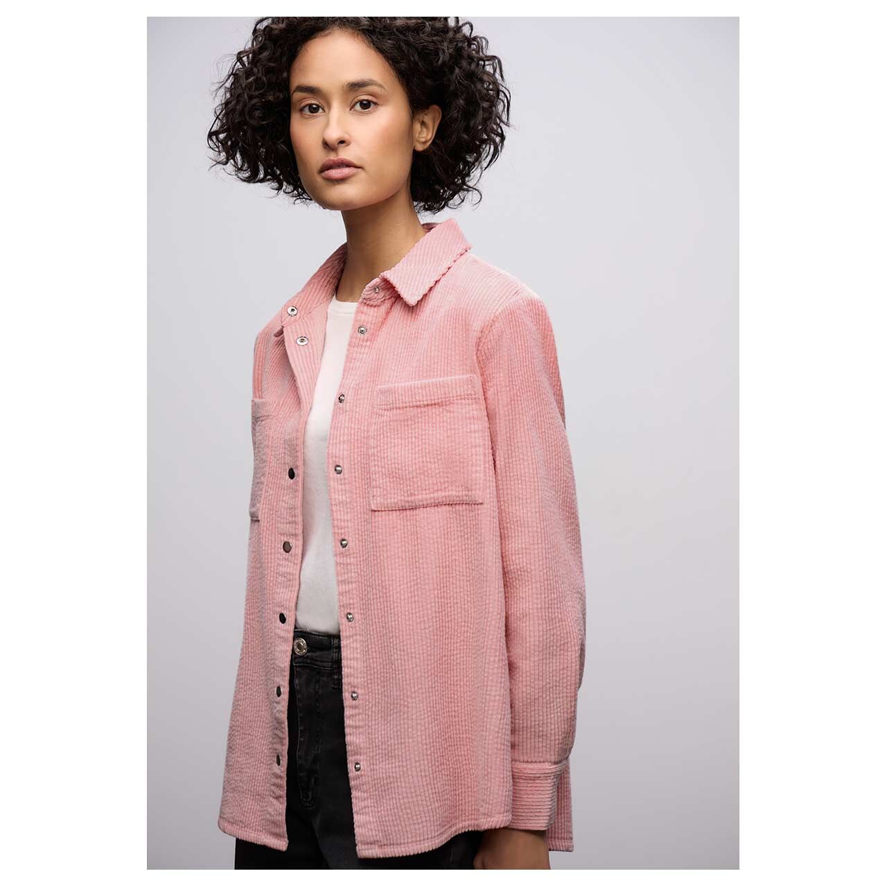 Damen Langarm Cord Bluse Corduroy Shirtcollar von Street One in Rosa, Vorderansicht am Model