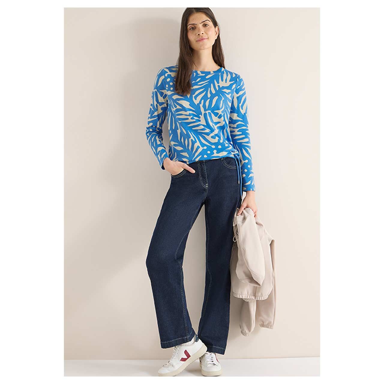 Damen Langarm Shirt Two-Tone Boatneck von Cecil in Blau mit Print, Ganzkörperansicht am Model