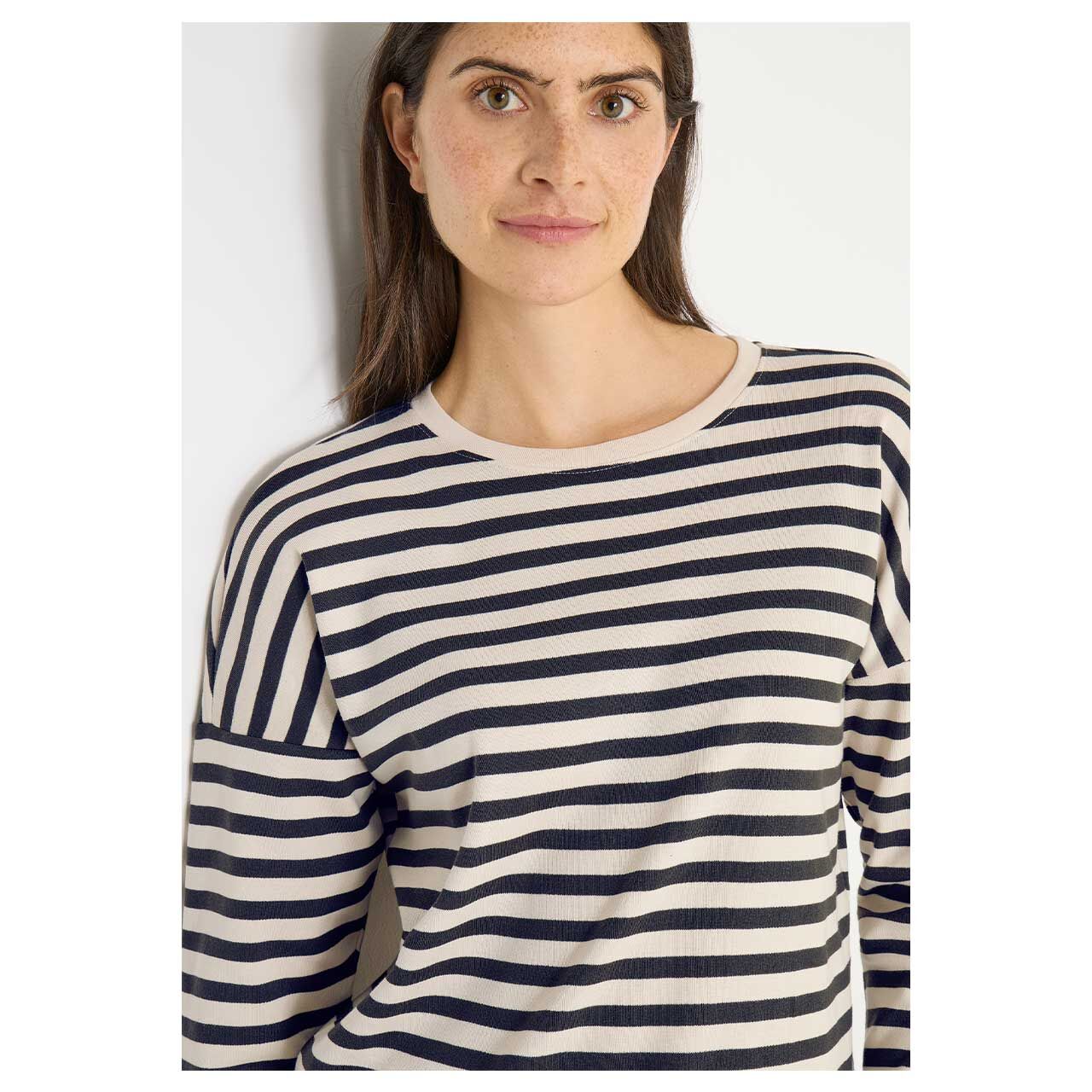 Langarm Shirt Full Needle Stripe von Cecil in Dunkelgrün gestreift, detaillierte Ansicht am Model