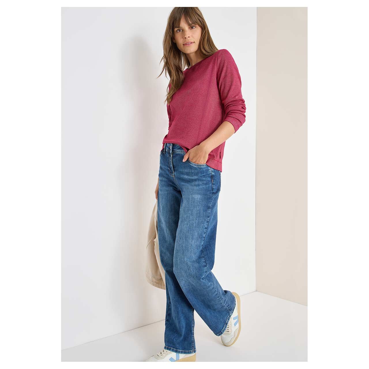 Damen Langarm Shirt Small Striped Boatneck von Cecil in Magenta gestreift, Ganzkörperansicht am Model