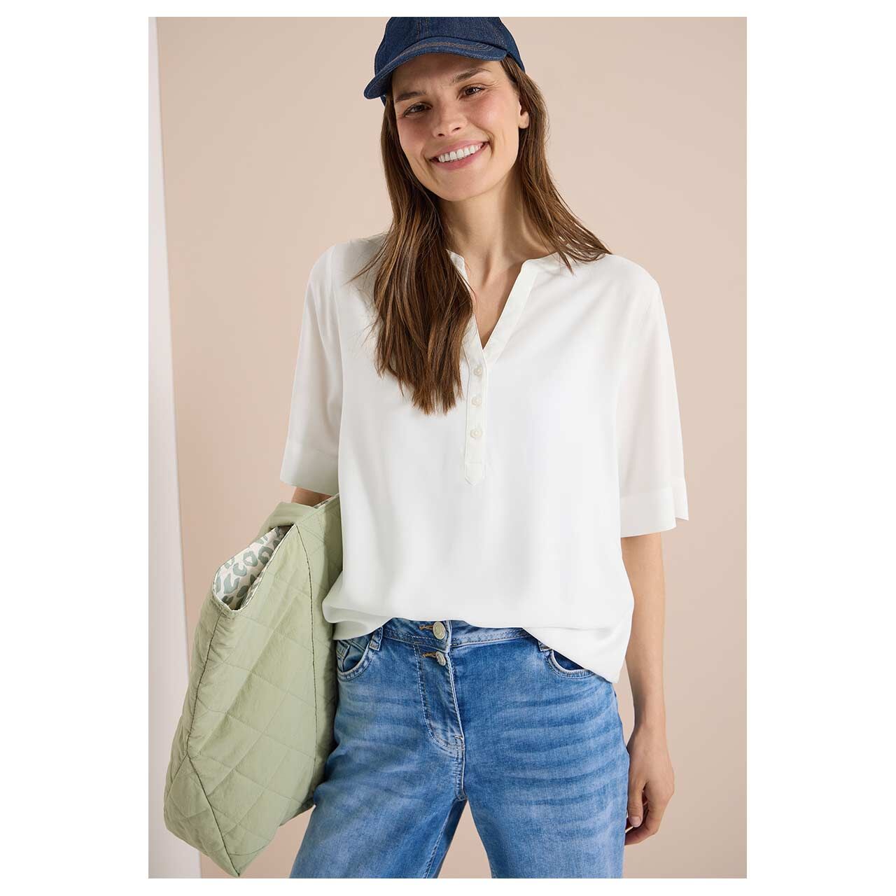 Damen Kurzarm Bluse Solid Splitneck von Cecil in Dunkelblau, Vorderansicht am Model