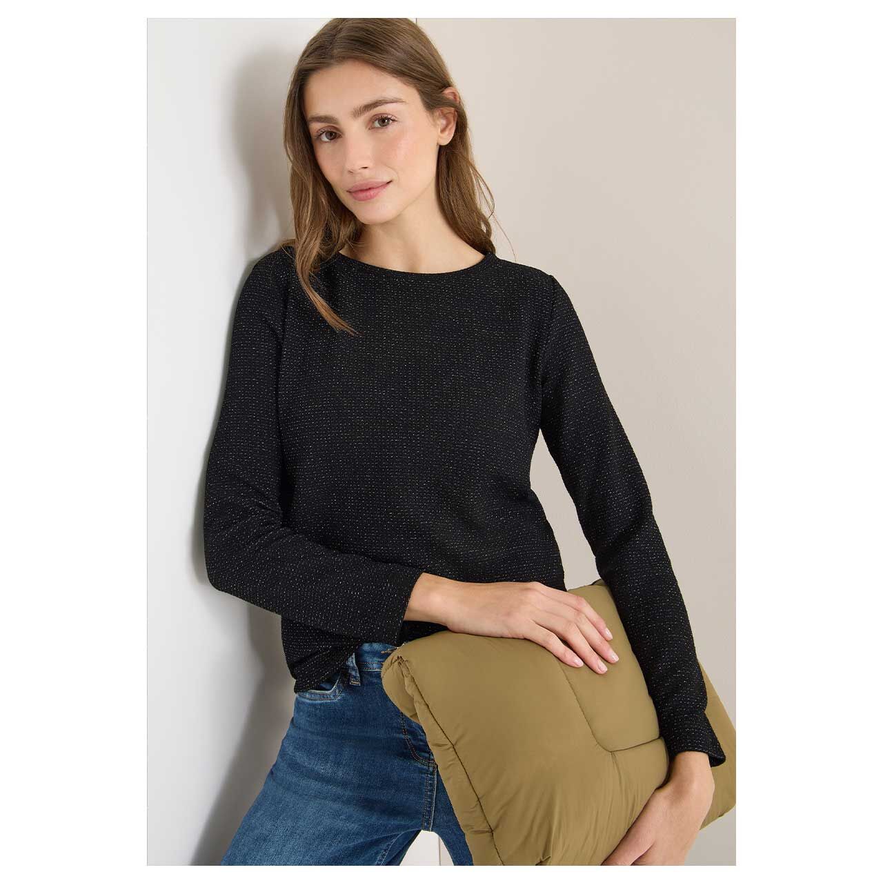 Damen Sweatshirt Glitter Structure Boat Neck von Cecil in Schwarz, Detailansicht frontal Model
