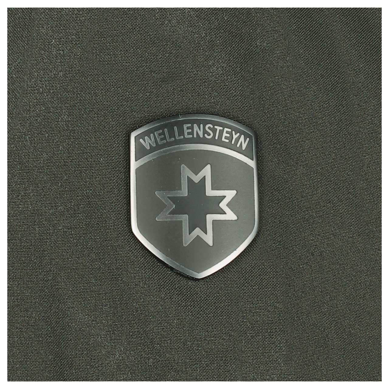 Herren Jacke Pavva Short von Wellensteyn in Dunkelgrün, Detailansicht Logo