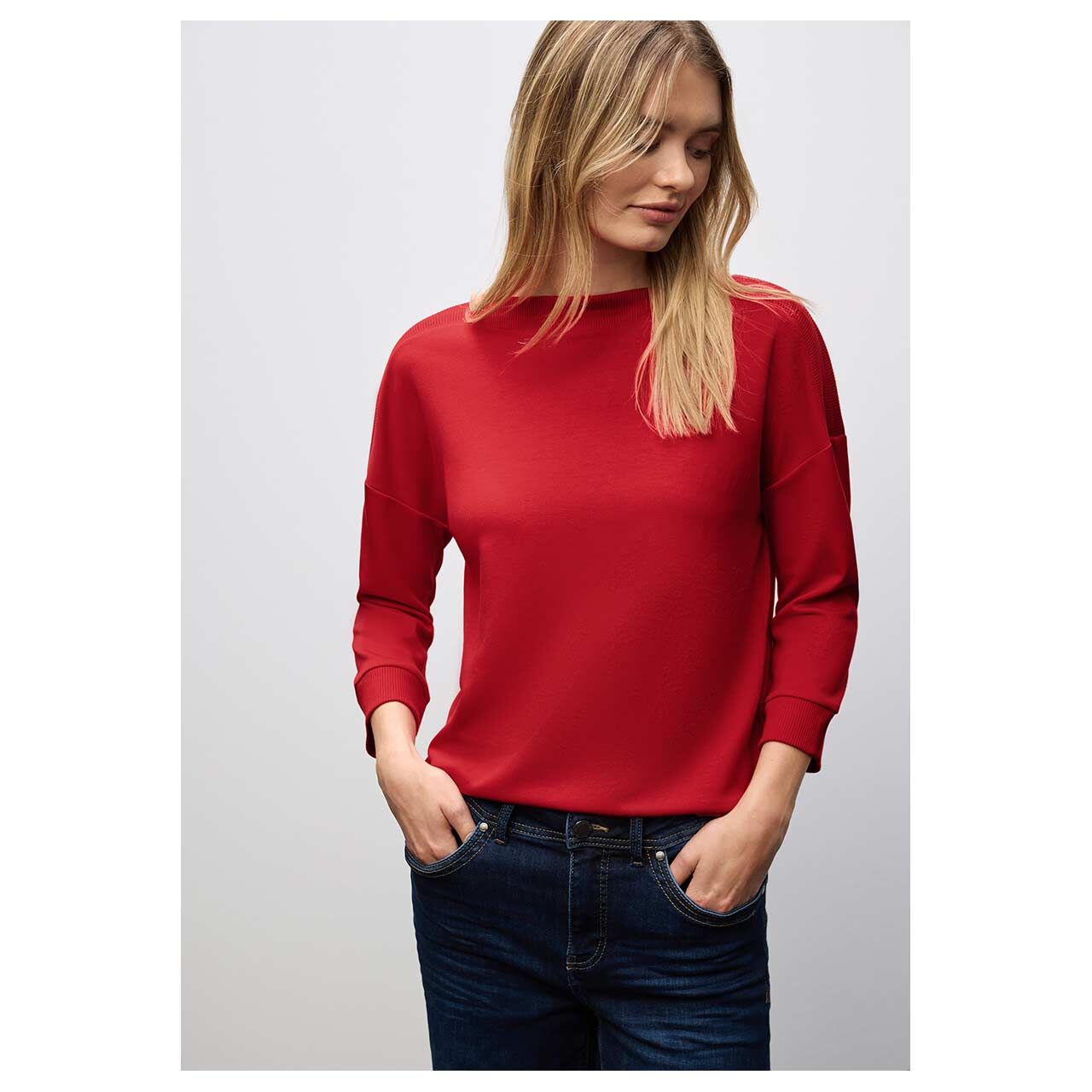 Damen 3/4 Arm Sweatshirt U-Boat Rib Collar von Street One in Rot, Vorderansicht am Model