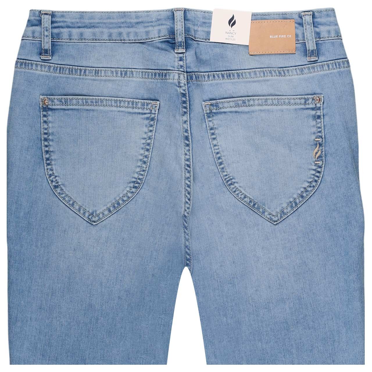 Stretch Damenjeans Nancy von Blue Fire in Hellblau angewaschen, detaillierte Rückansicht