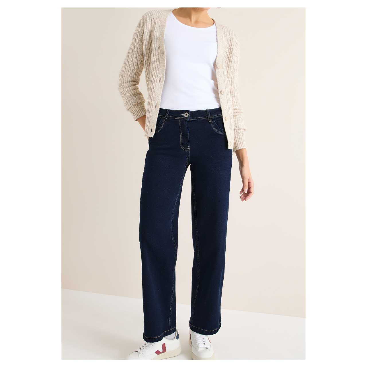 Damenjeans Neele von Cecil in Dunkelblau, Ganzkörperansicht am Model